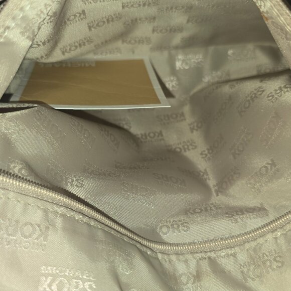 Michael Kors NWOT Fuschia Hobo bag - Picture 4 of 14